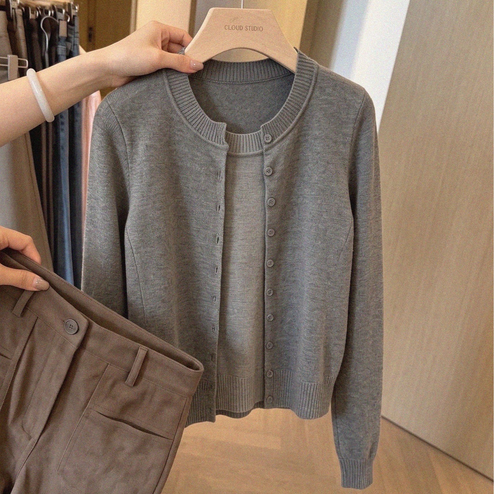 Women's Faux Two-Piece Knit Cardigan Sweater Korean Lazy Style Color Block Top - Image 5