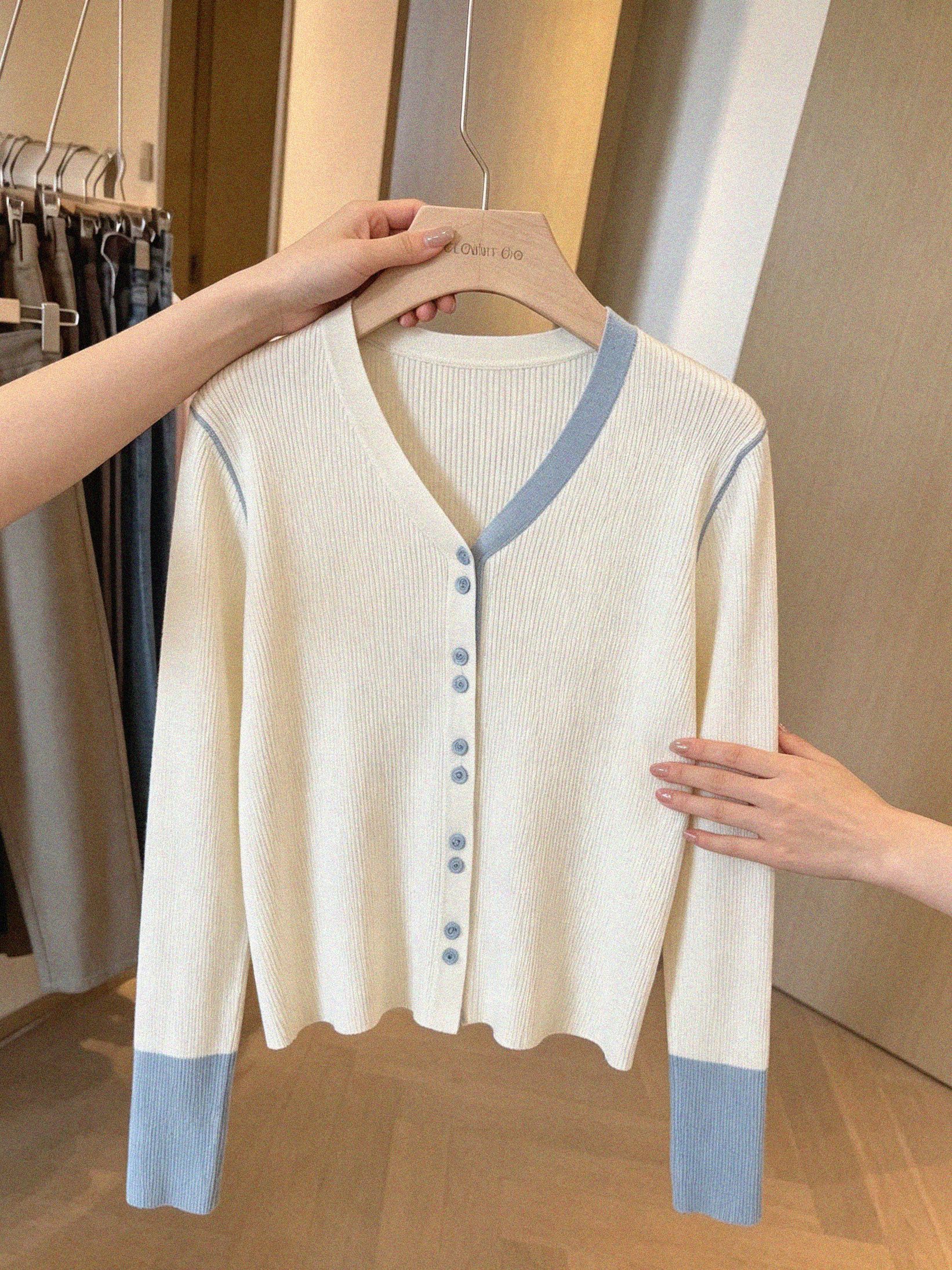 Women's Contrast Color Knit Cardigan Sweater Korean Style Soft Versatile Top - Image 4